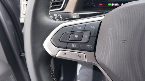 Used 2025 Volkswagen Atlas SE image 26