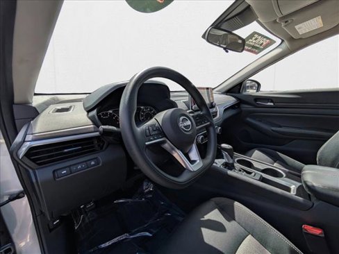 Used 2024 Nissan Altima 2.5 SV image 16