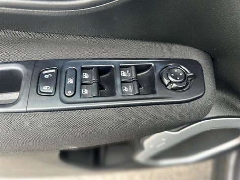 Used 2019 Jeep Renegade Latitude image 38