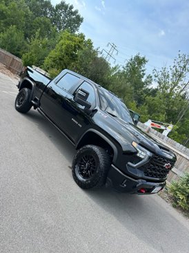 Used 2025 Chevrolet Silverado 2500 ZR2 w/ Technology Package image 1