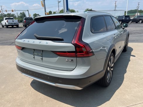 Certified 2025 Volvo V90 B6 Cross Country Plus image 5
