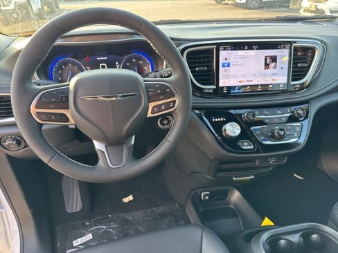 New 2026 Chrysler Pacifica Select image 12