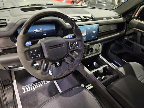 Used 2025 Land Rover Defender 110 image 68