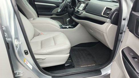 Used 2016 Toyota Highlander XLE image 13