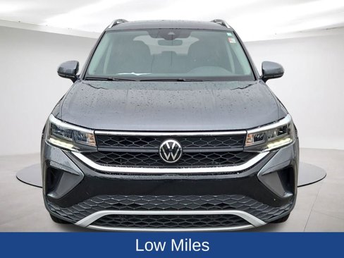 Used 2024 Volkswagen Taos SE image 2
