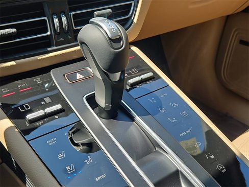 New 2026 Porsche Macan image 23