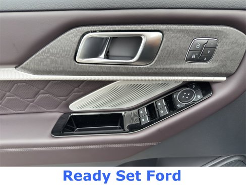New 2025 Ford Explorer Platinum image 18