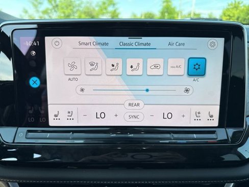 Certified 2025 Volkswagen Atlas SE image 18