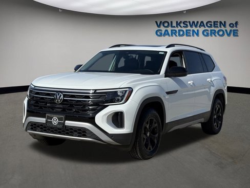 New 2025 Volkswagen Atlas Peak Edition SE image 5