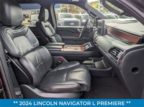 Certified 2024 Lincoln Navigator L 4WD image 34
