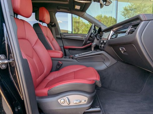 Certified 2025 Porsche Macan image 25