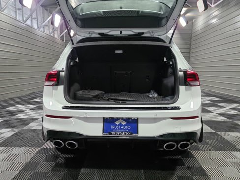 Used 2024 Volkswagen Golf R image 38