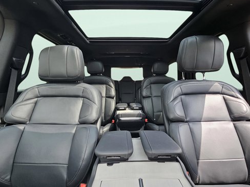 New 2025 Lincoln Navigator Reserve image 22