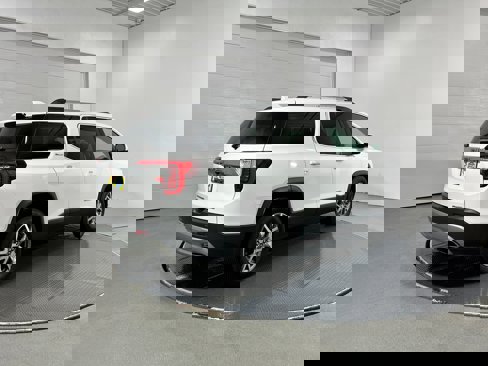 Used 2022 GMC Acadia SLT w/ LPO, Floor Liner Package image 37