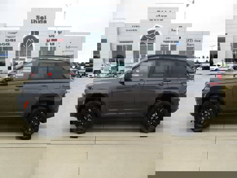 New 2025 Jeep Grand Cherokee Altitude image 3