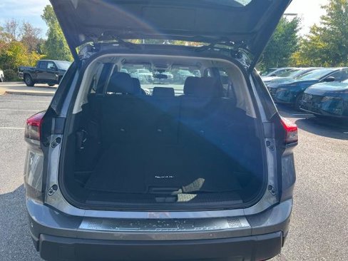 Certified 2025 Nissan Rogue SV image 15