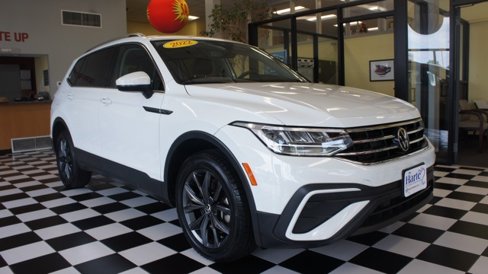 Used 2022 Volkswagen Tiguan SE image 1