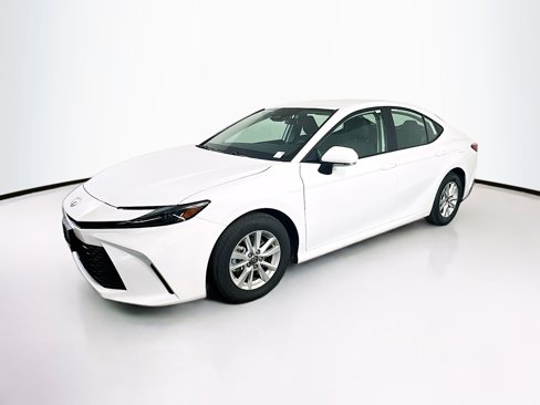 Used 2025 Toyota Camry LE image 3