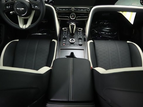 New 2025 Bentley Flying Spur Plug-In Hybrid image 17