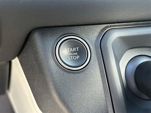 Used 2024 Land Rover Defender 110 SE image 16