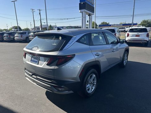 Certified 2025 Hyundai Tucson SE image 5