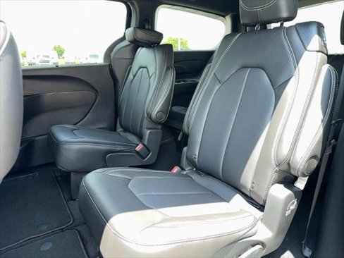 New 2025 Chrysler Voyager LX image 9