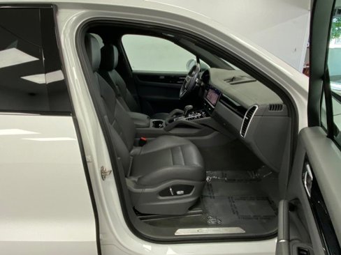 Used 2021 Porsche Cayenne image 23