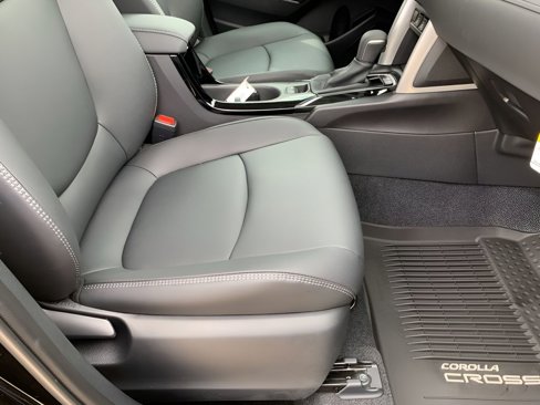 New 2025 Toyota Corolla Cross XLE image 17