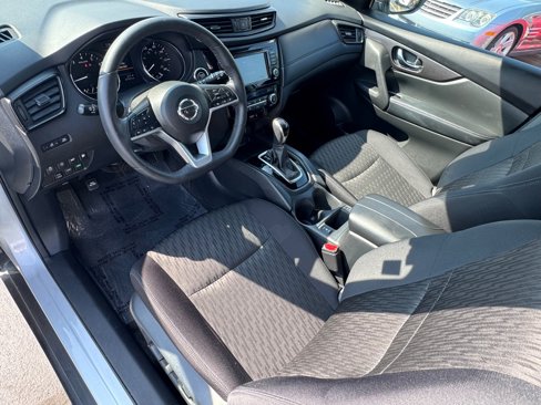 Used 2019 Nissan Rogue SV image 4
