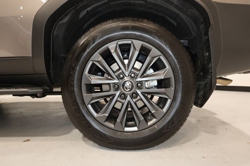 Used 2025 Toyota Land Cruiser w/ Premium Package image 36