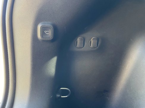 Used 2019 Jeep Cherokee Limited image 47