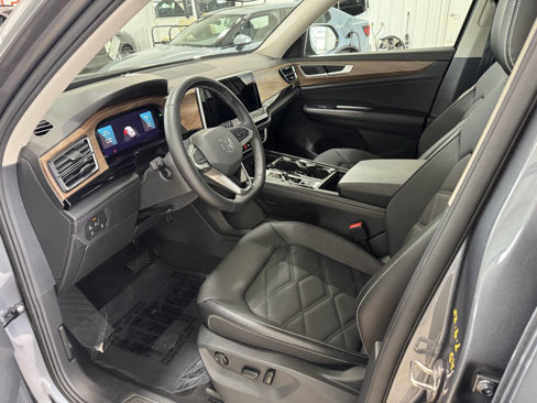 Used 2024 Volkswagen Atlas SE image 23