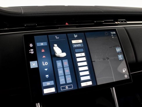 Used 2024 Land Rover Range Rover SE image 28