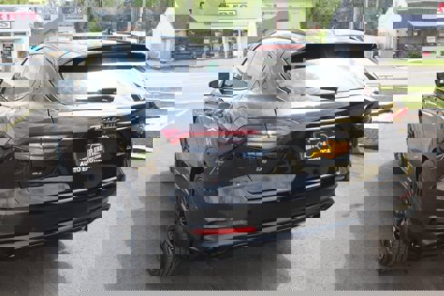Used 2021 Maserati Levante image 2