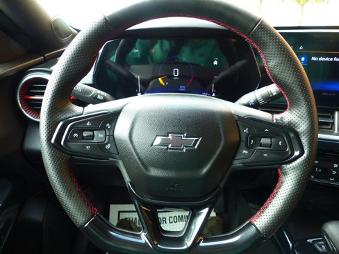 Used 2025 Chevrolet Trax RS w/ Sunroof Package image 25