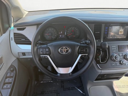 Used 2016 Toyota Sienna LE image 16