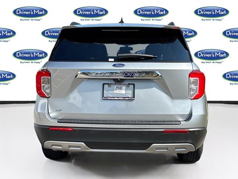 Used 2024 Ford Explorer XLT w/ Equipment Group 202A image 7