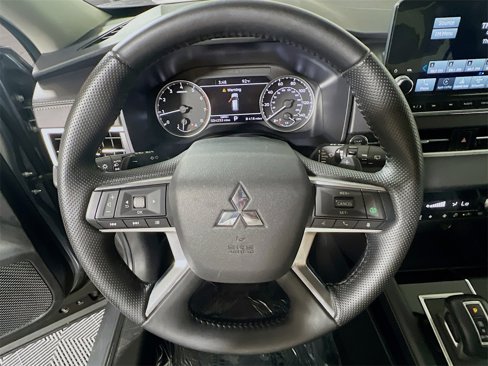 Used 2024 Mitsubishi Outlander SE image 11