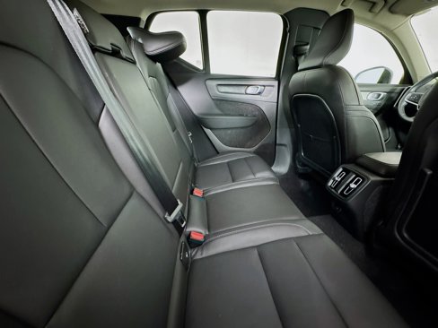 Used 2025 Volvo XC40 B5 Plus image 25