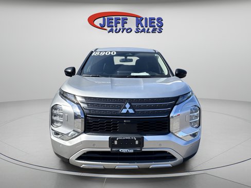 Used 2022 Mitsubishi Outlander SE image 3
