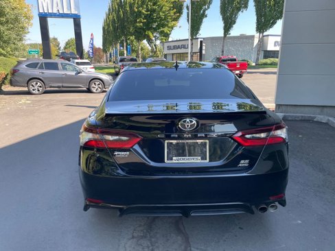 Used 2021 Toyota Camry SE image 3