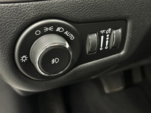 Used 2019 Jeep Cherokee Latitude Plus w/ Trailer Tow Group image 14