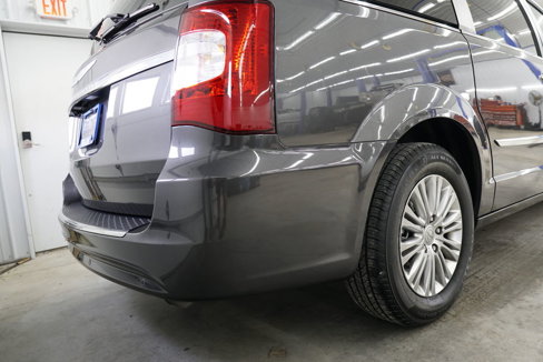 Used 2015 Chrysler Town & Country Touring-L w/ Driver Convenience Group image 13