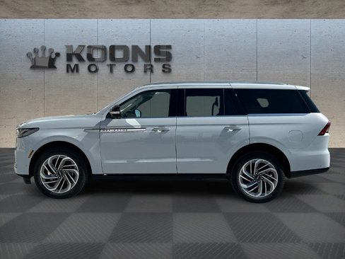 New 2025 Lincoln Navigator Reserve image 4