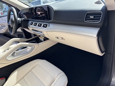 New 2026 Mercedes-Benz GLS 450 4MATIC image 16