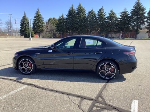 New 2025 Alfa Romeo Giulia Sprint w/ Veloce Package AWD image 3