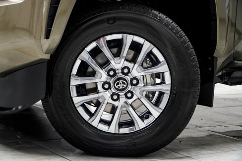 Used 2025 Toyota Tacoma Limited image 3