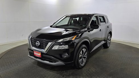 Used 2023 Nissan Rogue SV image 3