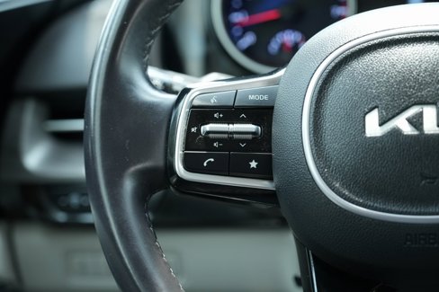 Used 2024 Kia Carnival EX image 39