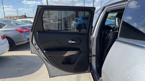 Used 2020 Jeep Cherokee Limited w/ Luxury Group image 22